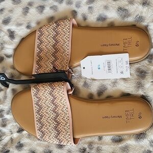 New " with tags"time and tru with memory foam sandals 61/2